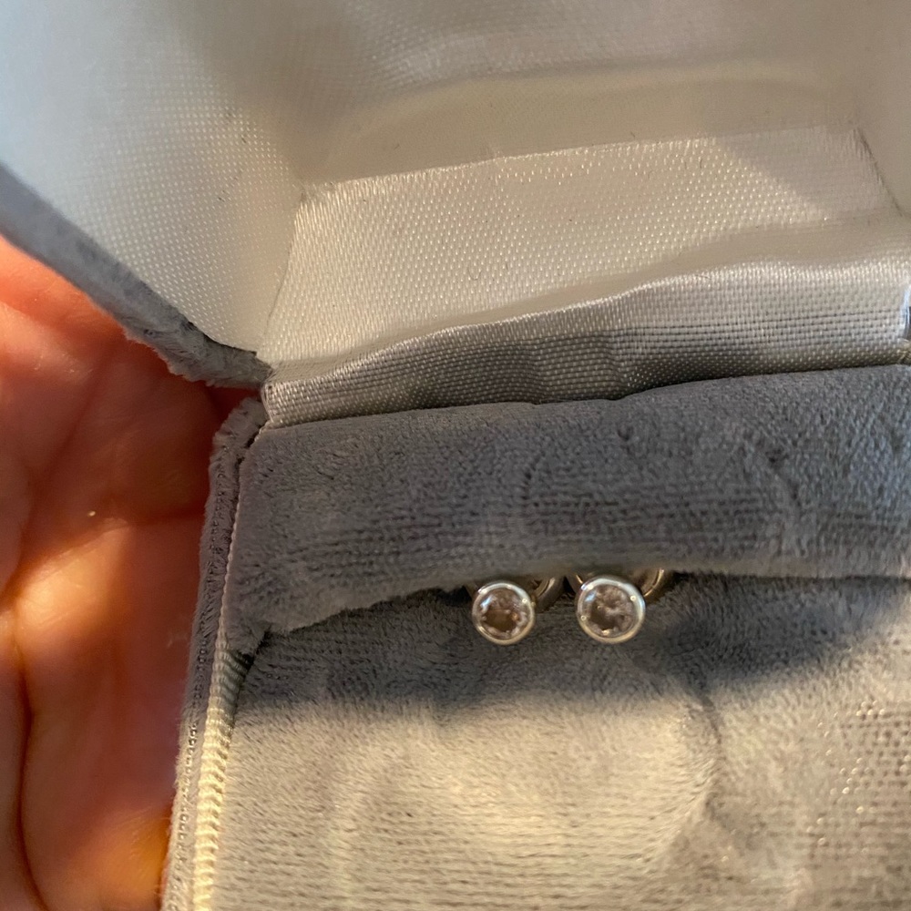Genuine diamond studs ..champagne diamonds - Picture 4 of 4